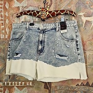 NWT No Boundaries high rise distressed jeans shorts